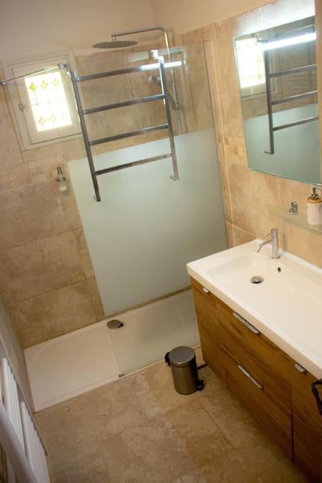 Gite En Provence Proche Avignon Sauveterre  Ngoại thất bức ảnh